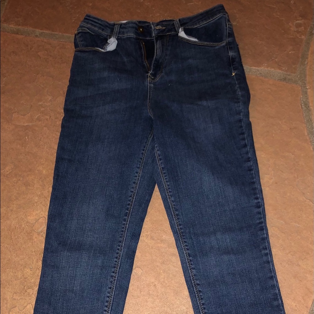 Women’s high waisted dark wash skinny jeans.